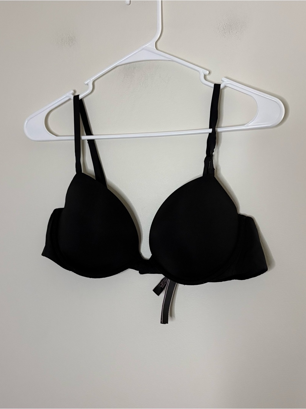 Victorias Secret 38B Black Push-Up Bra with Adjustable Straps